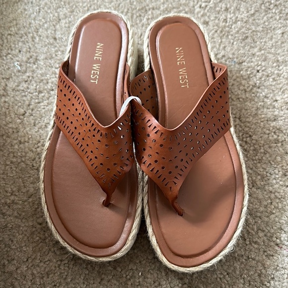 NINE WEST Santo Platform Flip Flop Sandals, Size 7 - Picture 4 of 5